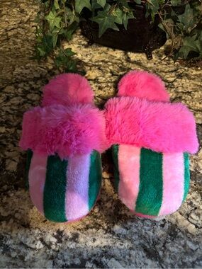 Shiraleah Felicity Stripe Slippers green and pink, plush faux-fur NWOT  S/M 7-8